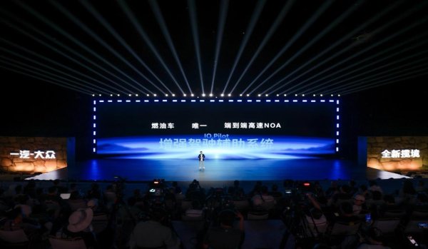 红太阳配资 卓驭助力燃油车率先实现无图端到端高速领航辅助